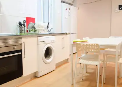 Cómoda habitación con cómoda en piso compartido, Ciutat Vella en Valencia