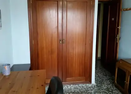Habitación en piso compartido de 3 habitaciones en alquiler en Murcia en Murcia