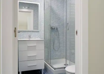 Habitación en piso compartido de 3 habitaciones en Zaragoza, gastos incluidos, ideal para profesionales y estudiantes, solo mujeres. en Zaragoza