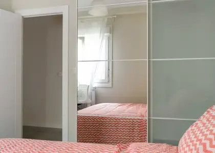 Habitación en piso compartido de 3 habitaciones en Zaragoza, gastos incluidos, ideal para profesionales y estudiantes, solo mujeres. en Zaragoza
