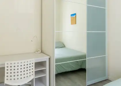 Habitación en piso compartido de 3 habitaciones en Zaragoza, gastos incluidos. en Zaragoza