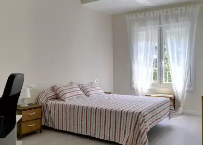 Habitación en piso compartido de 3 habitaciones en Zaragoza, ideal para mujeres. en Zaragoza