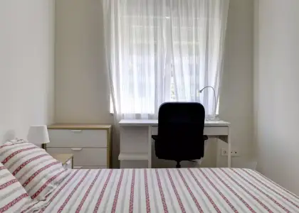 Habitación en piso compartido de 3 habitaciones en Zaragoza, ideal para mujeres. en Zaragoza