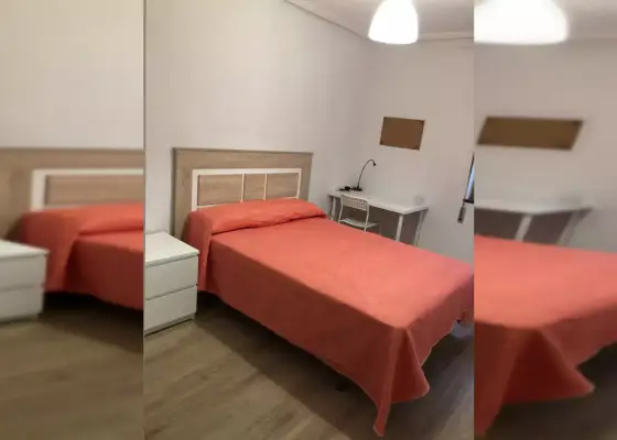 Habitación en piso compartido de 4 habitaciones en alquiler en Oviedo, solo para profesionales.