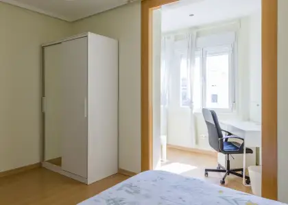 Habitación en piso compartido de 4 habitaciones en alquiler en Zaragoza, ideal para mujeres. en Zaragoza