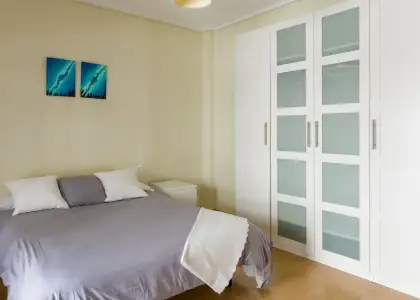 Habitación en piso compartido de 4 habitaciones en alquiler en Zaragoza, ideal para mujeres. en Zaragoza