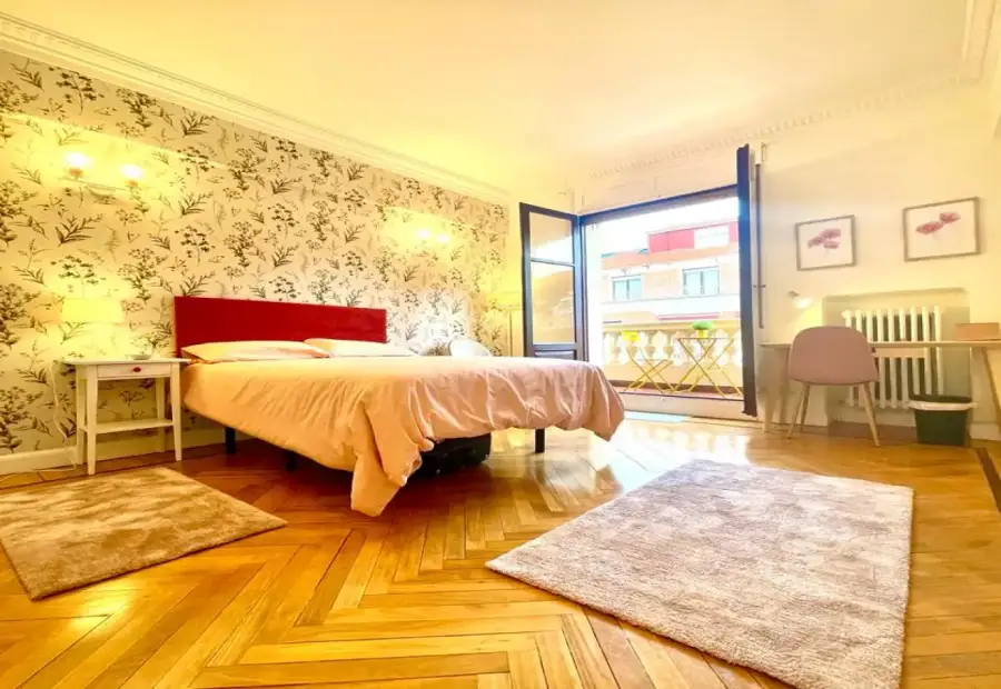 Habitación en piso compartido de 6 dormitorios en alquiler en Abando, todos los gastos incluidos en Bilbao