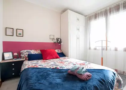 Habitación en un apartamento compartido de 5 habitaciones en Casco Viejo, con todos los gastos incluidos. en Bilbao
