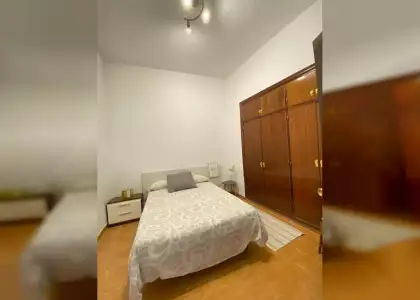 Se alquila habitación en piso compartido de 3 habitaciones en Centro Histórico, todos los gastos incluidos. en Málaga