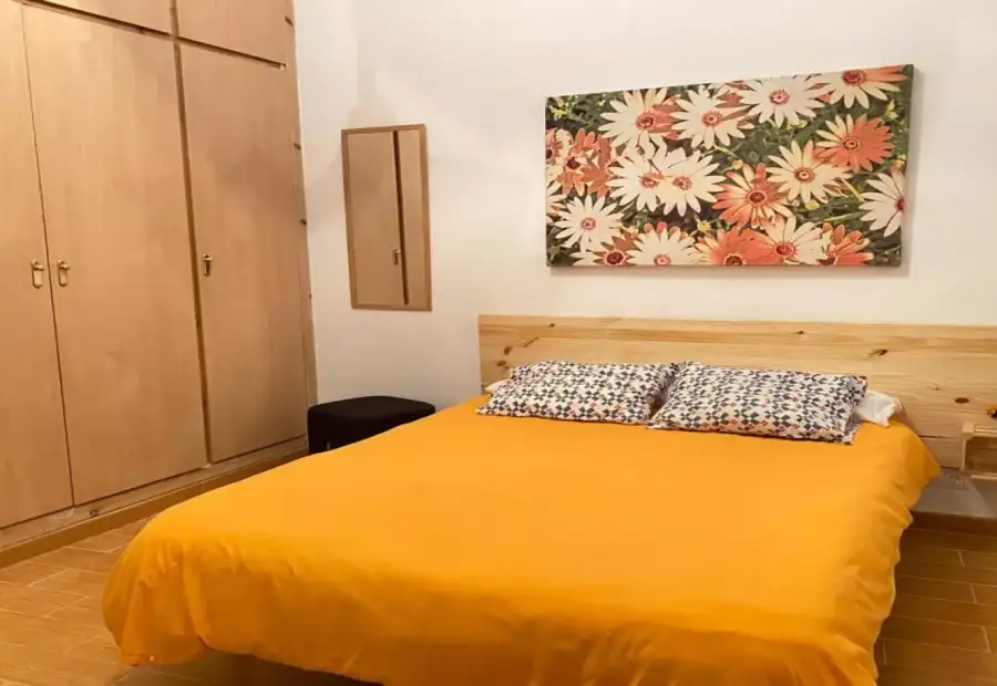 Se alquila habitación en piso compartido de 3 habitaciones en Centro Histórico, todos los gastos incluidos. en Málaga