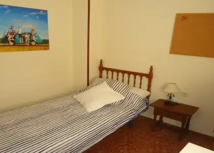 Se alquila habitación en piso compartido de 4 habitaciones en Ciudad Jardín. en Córdoba