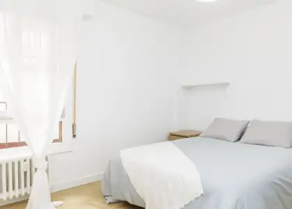 Se alquila habitación en piso compartido de 5 habitaciones en Zaragoza, todos los gastos incluidos. en Zaragoza