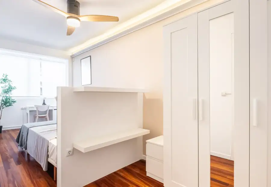 Se alquila habitación en piso compartido de 6 habitaciones en Alicante, todos los gastos incluidos. en Alicante (Alacant)
