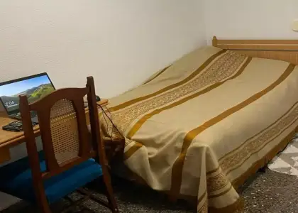 Se alquila habitación en piso de 3 dormitorios en Alicante en Alicante (Alacant)