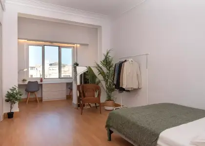 Se alquila habitación en piso de 6 habitaciones en Barcelona en Barcelona
