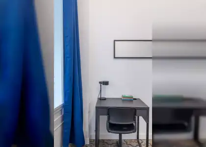 Se alquila habitación en piso de 8 habitaciones en Granada en Granada